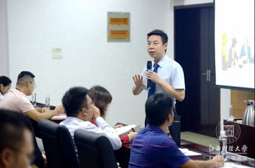 【名師訪談】江西分院總裁班秦毅老師《企業營銷戰略的規劃與實施》課程專訪1204.jpg