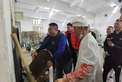不負春光，踏青采茶——記贛州教學點總裁23班走進上猶五指峰上洞茶園515.jpg