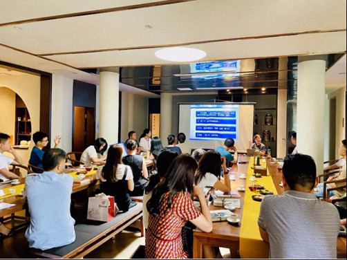 用幸福斟滿人生——談金錢與幸福的關系重慶分院高級工商管理研修35班沙龍活動369.jpg