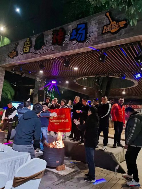 贛州新商界19班師生走進大余開展畢業一周年活動520.jpg
