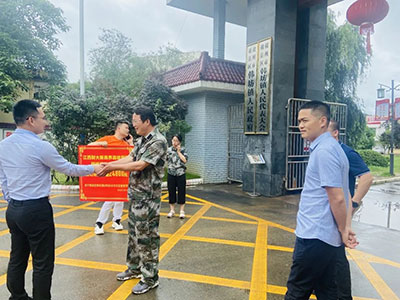 贛州教學點新商界21班赴韓坊鎮開展洪澇災害愛心捐贈活動