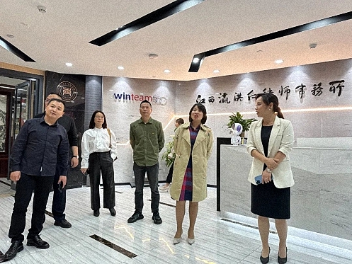 【企業走訪】——江西新商界83班琚冰同學所在單位江西瀛洪仁律師事務所806.jpg
