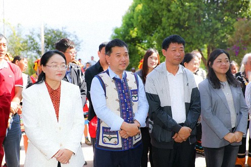 【企業走訪】——云南新商界25班白祖良同學企業——普洱宮廷茶廠茶源山春茶開采活動149.jpg