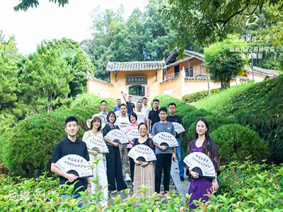 贛湘企業(yè)合作交流——江西新商界72班師生赴瀏陽(yáng)參訪(fǎng)